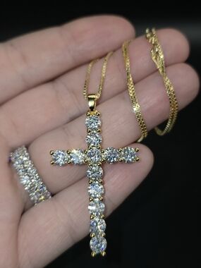 ✨ Luxury Moissanite Cross Necklace – 6 CTW – Gold Filled – 20” Chain ✨